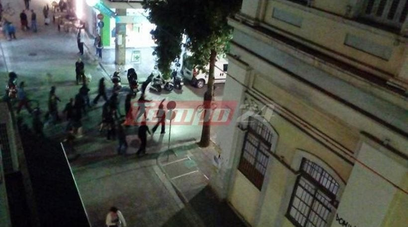 Πάτρα: Αντιεξουσιαστές πήραν στο κυνήγι αστυνομικούς με πέτρες και καδρόνια (εικόνες, βίντεο)